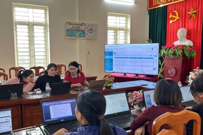 CHI BỘ TRƯỜNG MẦM NON RẠNG ĐÔNG TỔ CHỨC SINH HOẠT CHUYÊN ĐỀ: “ĐẢNG VIÊN TIÊN PHONG HỌC TẬP KỸ NĂNG SỐ”