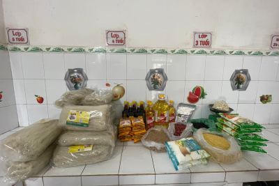 TRƯỜNG MẦM NON RẠNG ĐÔNG PHỐI HỢP VỚI CÔNG TY TNHH SẢN XUẤT VÀ KINH DOANH TÂM AN GIAO NHẬN THỰC PHẨM KHÔ PHỤC VỤ CÔNG TÁC NUÔI DƯỠNG TRẺ